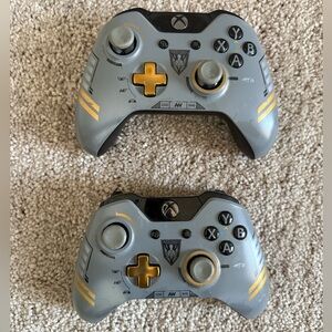 Xbox One “Call of Duty Limited Edition Advanced Warfare” Controllers